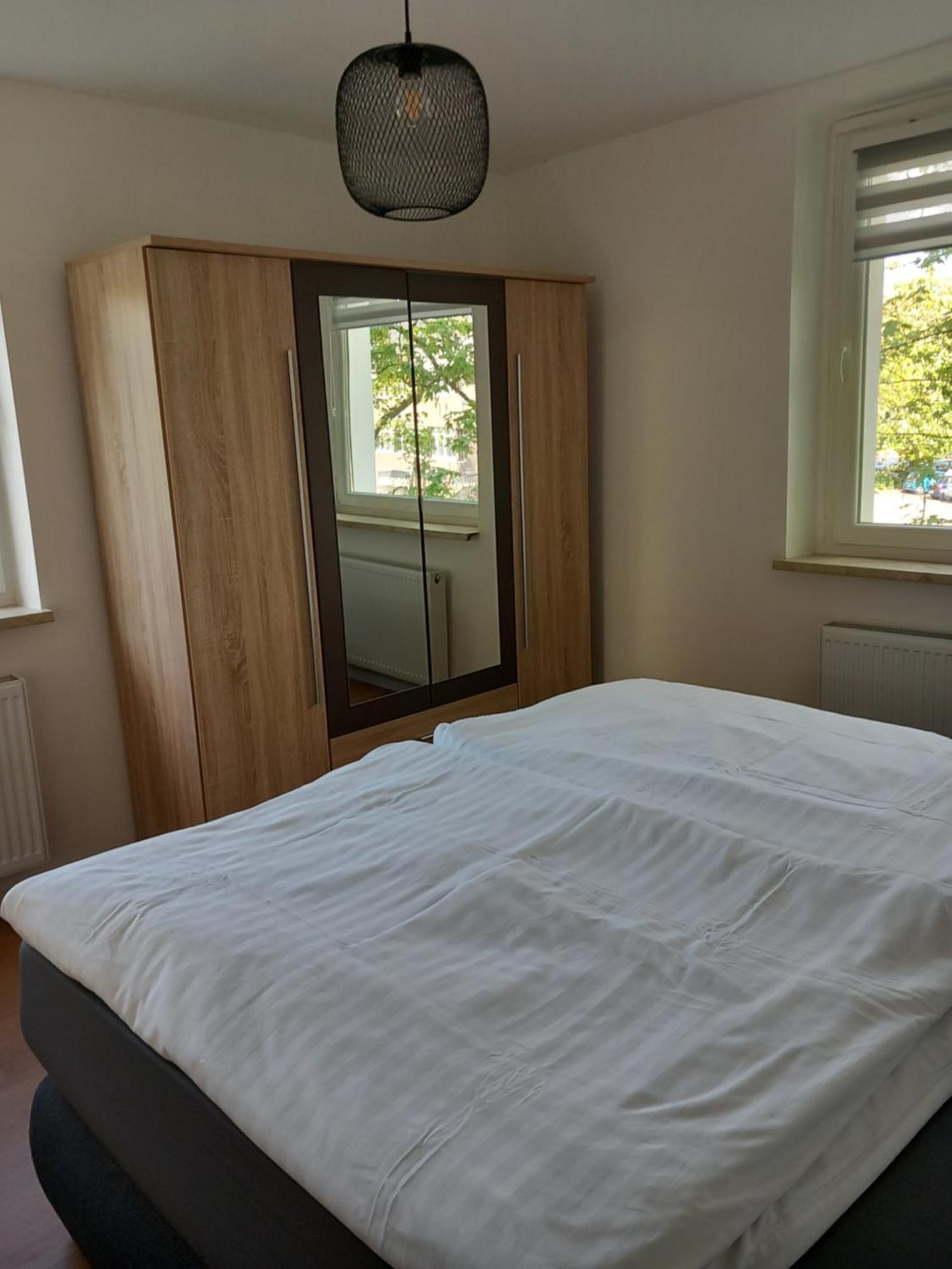 City Apartment Duisburg 1#Netflix &Wlan &Kingsize Bett &Kaffee Maschine & Central & 500M Innenhafen & 2 Min U Bahn Dış mekan fotoğraf