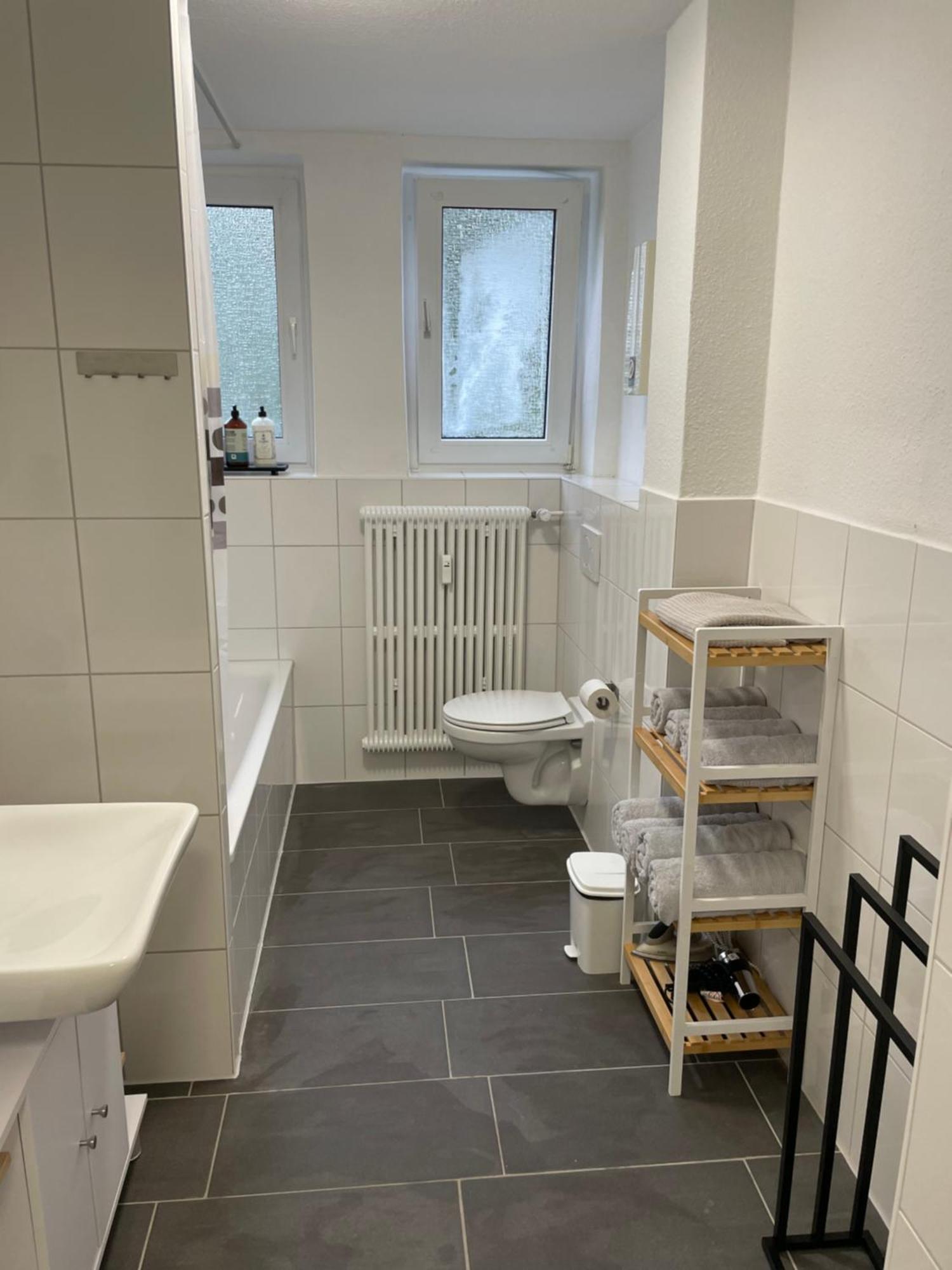 City Apartment Duisburg 1#Netflix &Wlan &Kingsize Bett &Kaffee Maschine & Central & 500M Innenhafen & 2 Min U Bahn Dış mekan fotoğraf