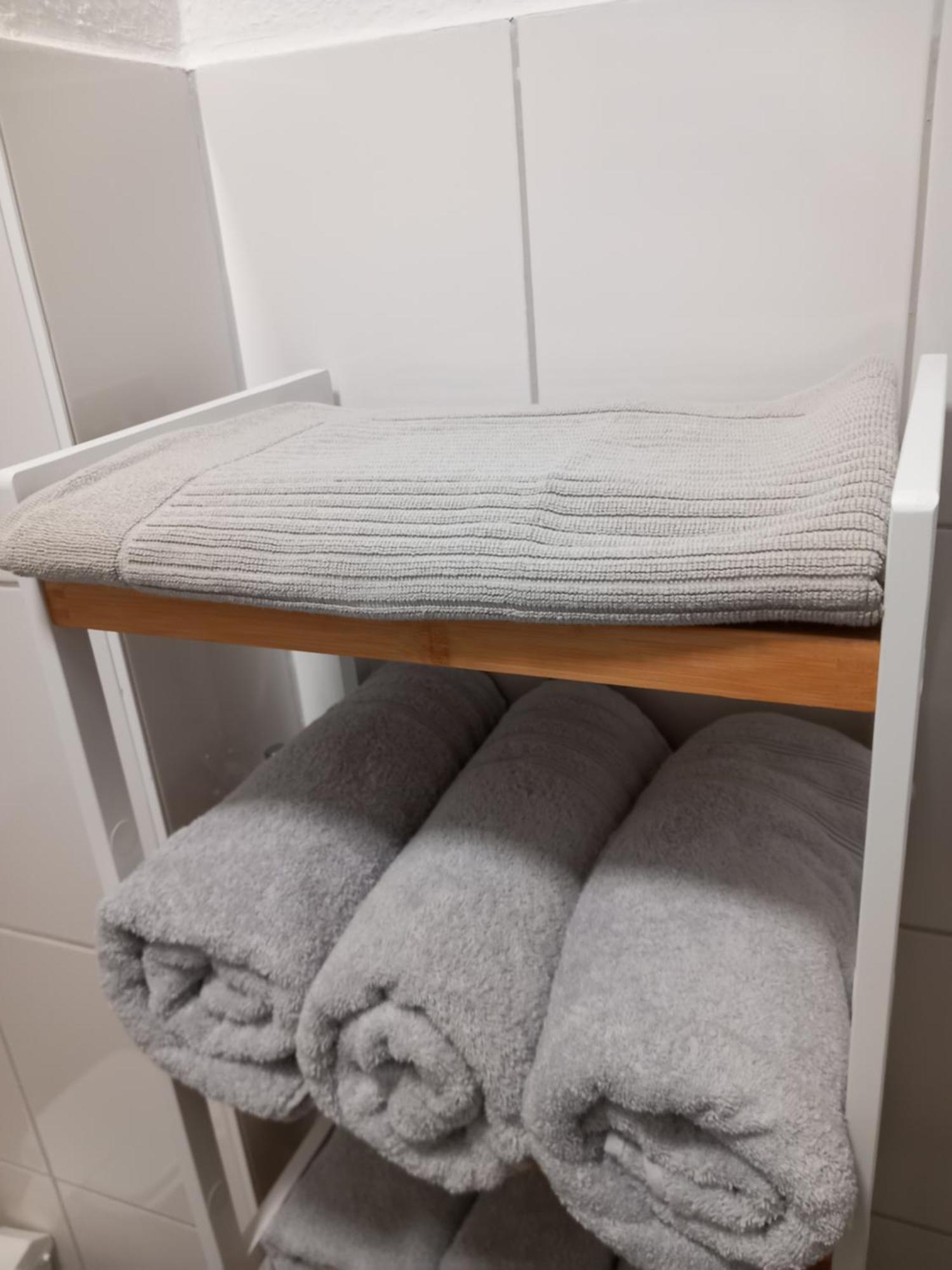 City Apartment Duisburg 1#Netflix &Wlan &Kingsize Bett &Kaffee Maschine & Central & 500M Innenhafen & 2 Min U Bahn Dış mekan fotoğraf
