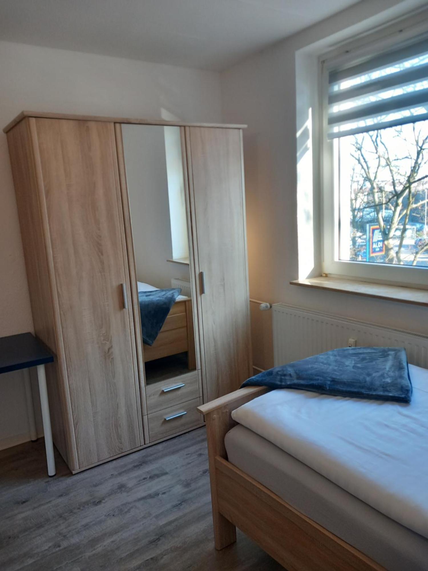 City Apartment Duisburg 1#Netflix &Wlan &Kingsize Bett &Kaffee Maschine & Central & 500M Innenhafen & 2 Min U Bahn Dış mekan fotoğraf